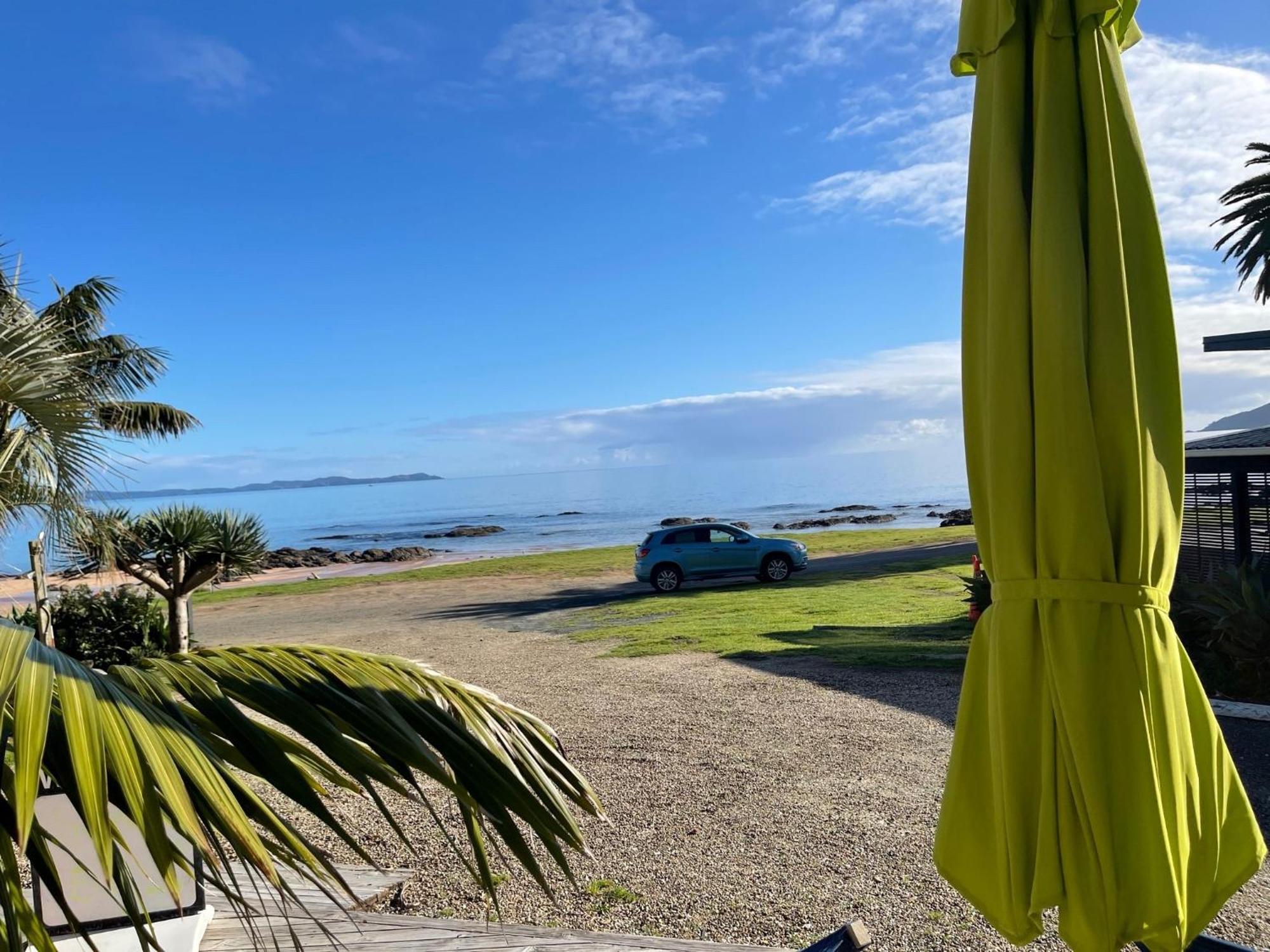 Driftwood Beachfront Accommodation, Cable Bay, Owhetu Coopers Beach Exterior foto